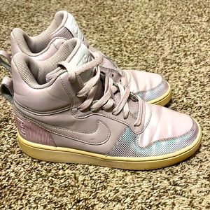 Women’s Nike shoes size 7